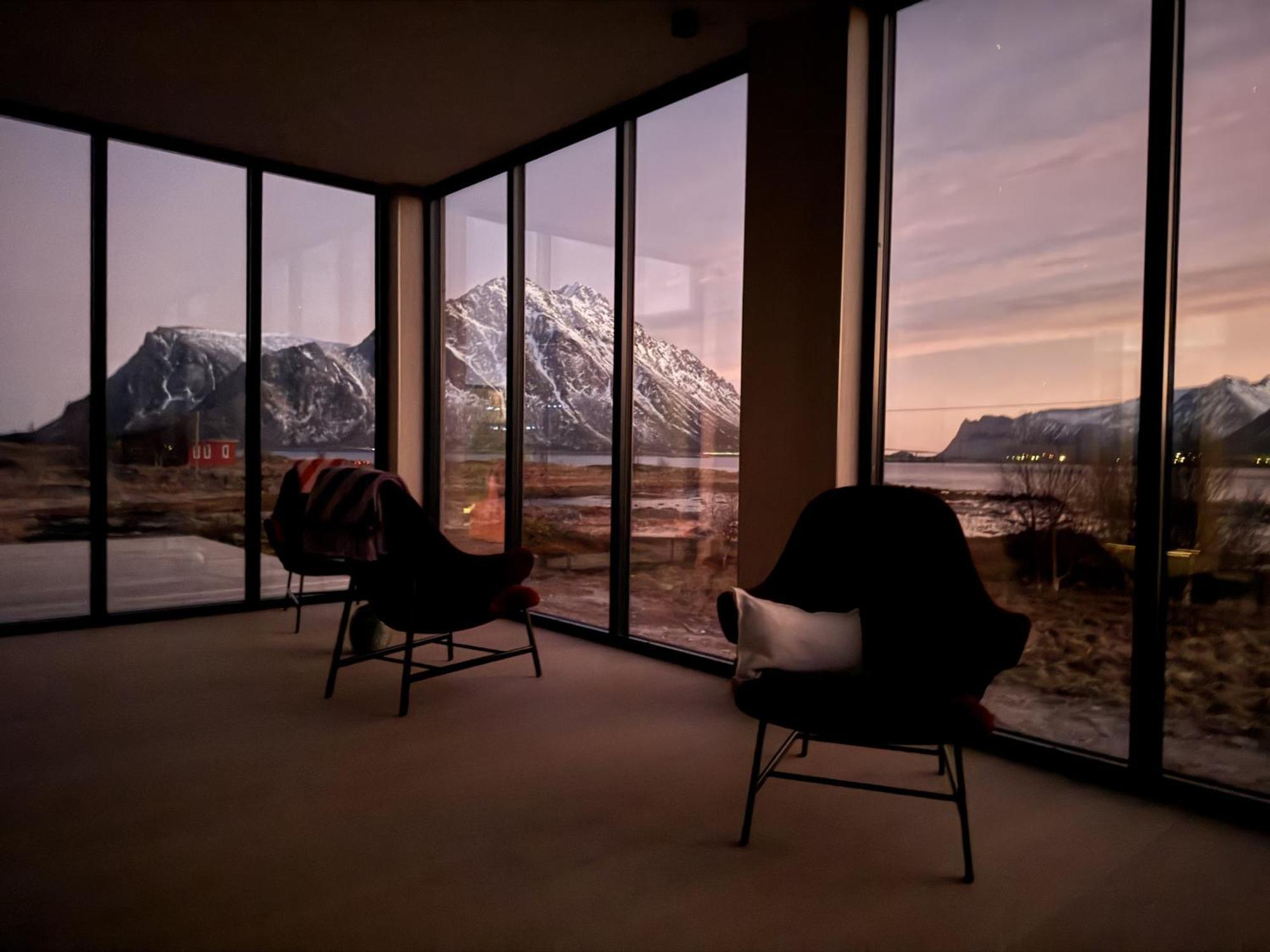 Villa New - Seafront Luxury Near Henningsvaer