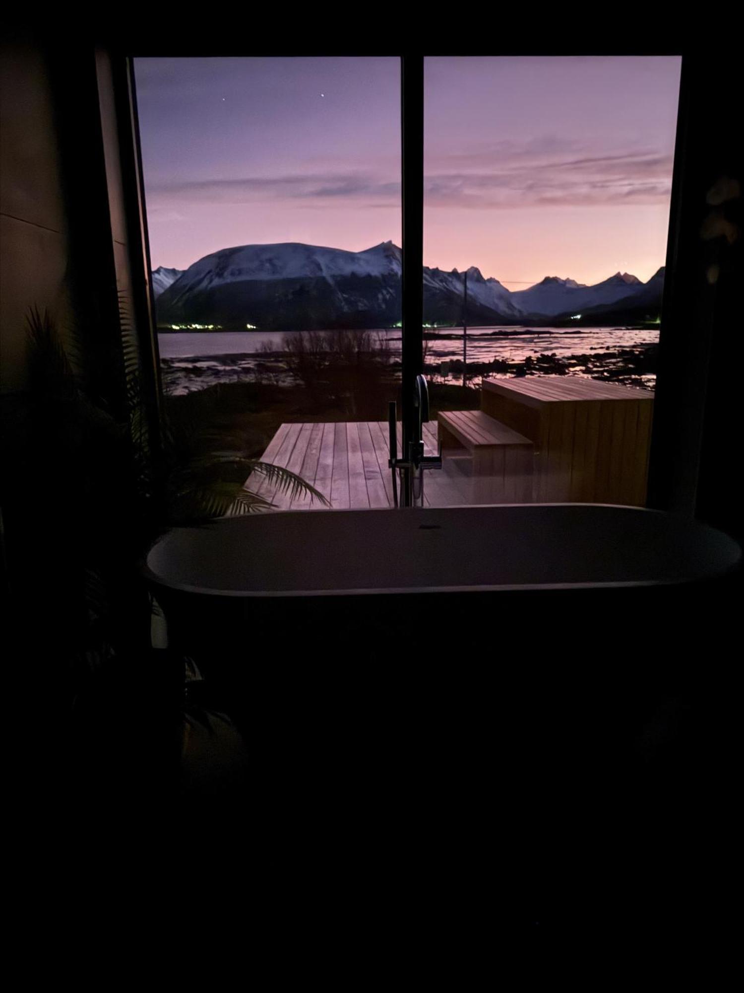 New - Seafront Luxury Near Henningsvaer Kleppstad