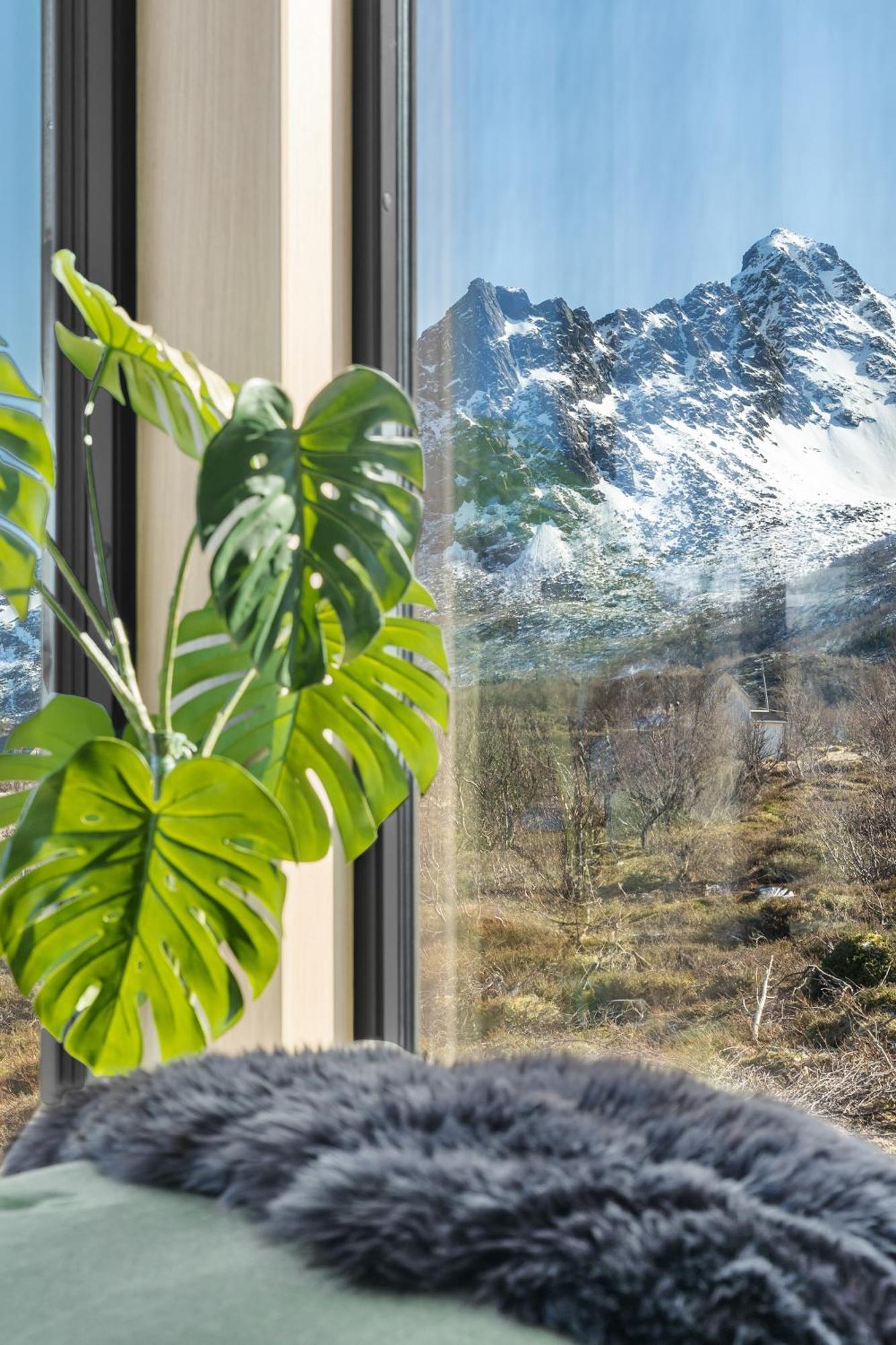 New - Seafront Luxury Near Henningsvaer
