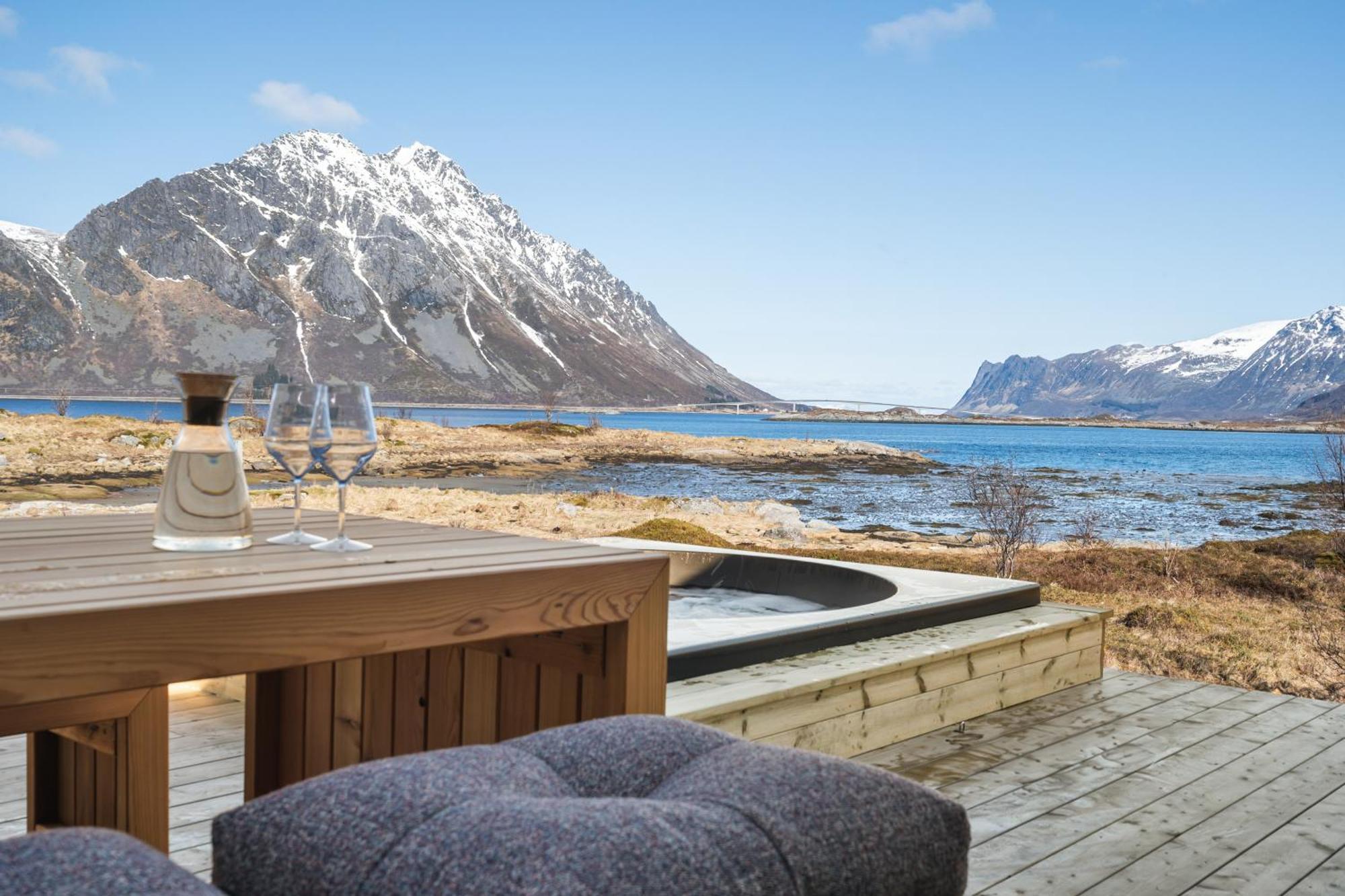 Villa New - Seafront Luxury Near Henningsvaer *